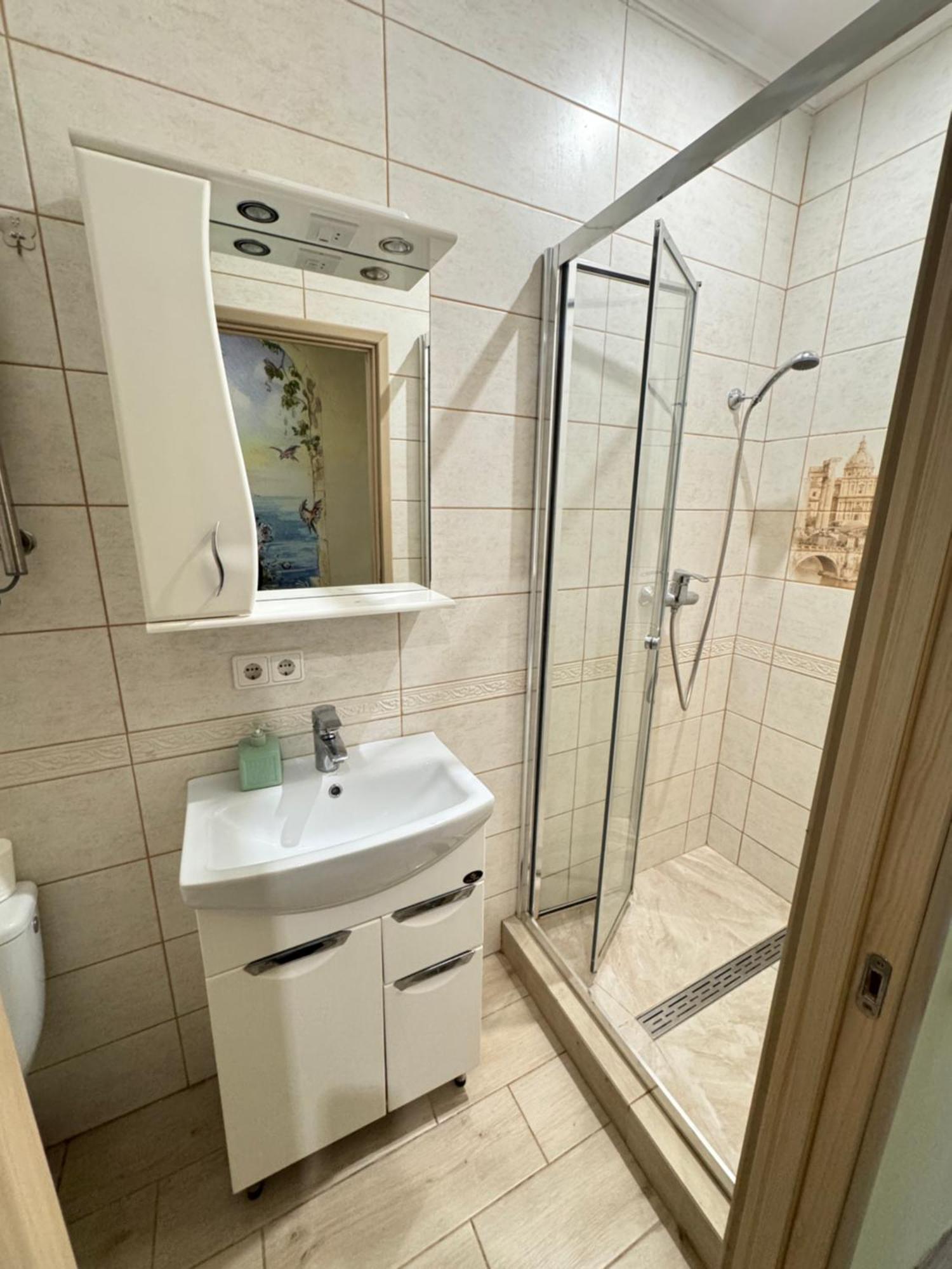 Little Paris Apartment チェルニウツィー エクステリア 写真